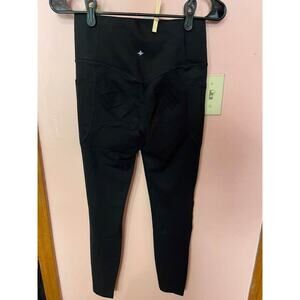 Halara tummy control butt lift 7/8 length Black